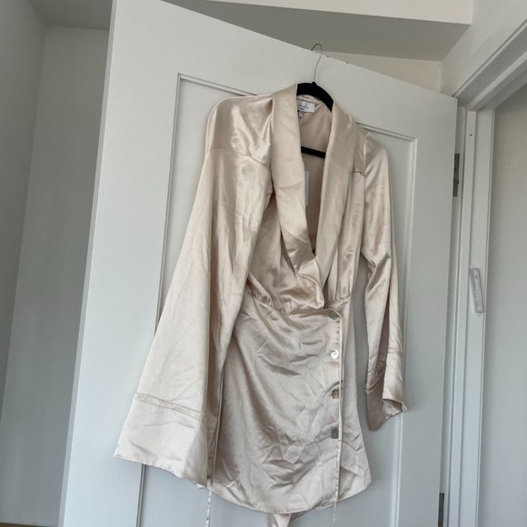 L'Academie Avena Wrap Satin Mini Dress Medium Ivory Long Sleeves Button Skirts - Picture 7 of 12